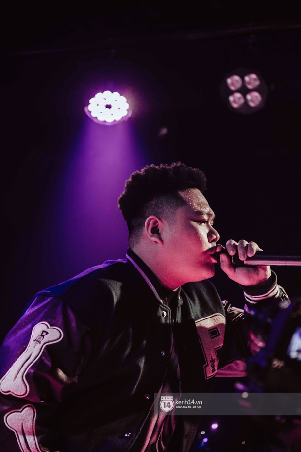Karik bất ngờ xuất hiện cổ vũ được học trò Ricky Star gọi là bé ngoan, Yuno Bigboi lần đầu tung demo đậm chất pui pui pui - Ảnh 24. Karik bất ngờ xuất hiện cổ vũ được học trò Ricky Star gọi là bé ngoan, Yuno Bigboi lần đầu tung demo đậm chất pui pui pui - Ảnh 24.