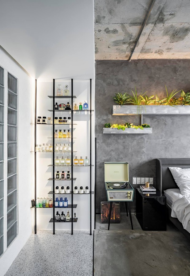 Mạnh tay đập bỏ hết tường và trần nhà, chàng trai Sài Gòn có ngay căn hộ studio cực ấn tượng, không gian mở được tận dụng tối đa - Ảnh 7.