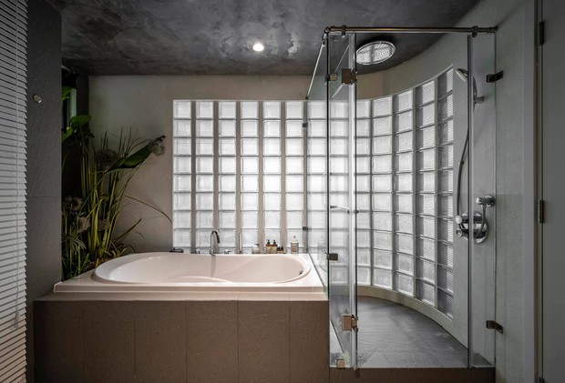 Mạnh tay đập bỏ hết tường và trần nhà, chàng trai Sài Gòn có ngay căn hộ studio cực ấn tượng, không gian mở được tận dụng tối đa - Ảnh 17.