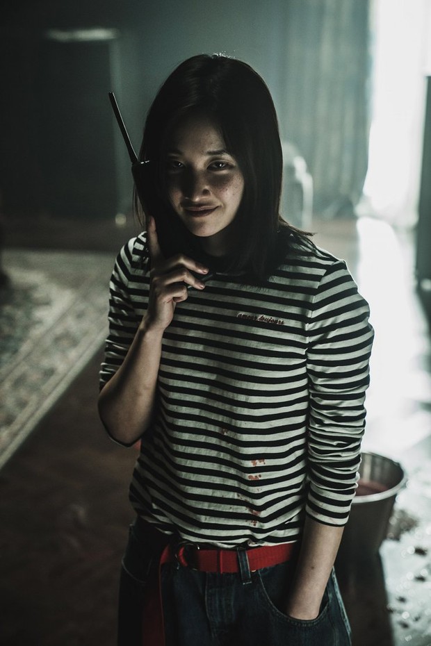Review The Call: Tưởng Park Shin Hye đóng phim bách hợp pha kinh dị hóa ra lầm to, twist khủng nhất lại nằm ở after-credit! - Ảnh 8. Review The Call: Tưởng Park Shin Hye đóng phim bách hợp pha kinh dị hóa ra lầm to, twist khủng nhất lại nằm ở after-credit! - Ảnh 8.