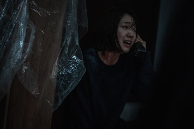Review The Call: Tưởng Park Shin Hye đóng phim bách hợp pha kinh dị hóa ra lầm to, twist khủng nhất lại nằm ở after-credit! - Ảnh 7. Review The Call: Tưởng Park Shin Hye đóng phim bách hợp pha kinh dị hóa ra lầm to, twist khủng nhất lại nằm ở after-credit! - Ảnh 7.
