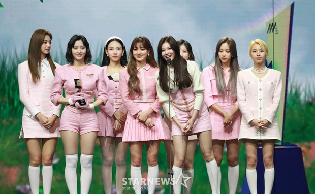 TWICE thắng Daesang mảng nghệ sĩ nhưng không được công nhận, netizen mỉa mai AAA 2020 trao giải Encore Of The Year còn hợp lý hơn! - Ảnh 10. TWICE thắng Daesang mảng nghệ sĩ nhưng không được công nhận, netizen mỉa mai AAA 2020 trao giải Encore Of The Year còn hợp lý hơn! - Ảnh 10.