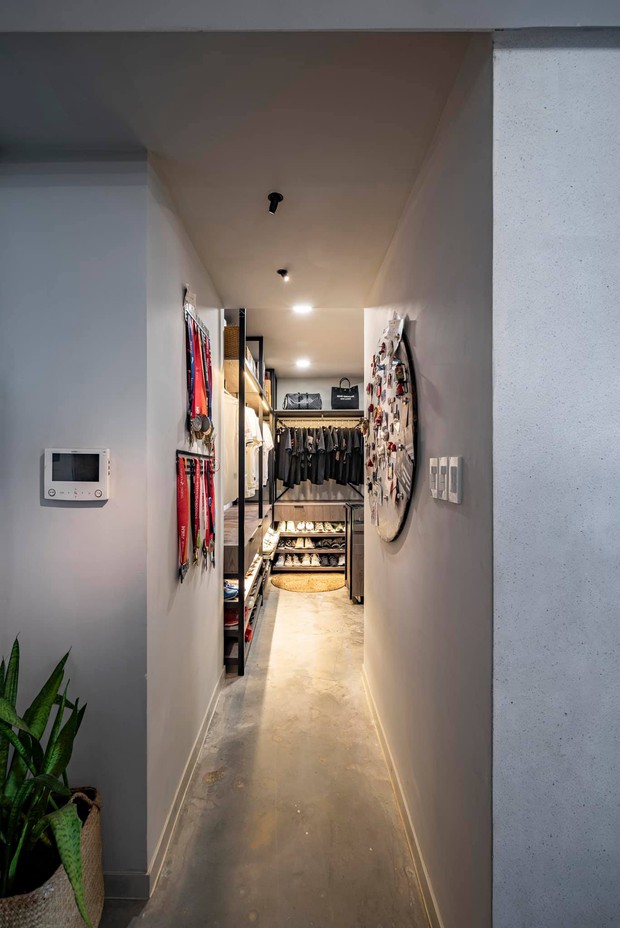 Mạnh tay đập bỏ hết tường và trần nhà, chàng trai Sài Gòn có ngay căn hộ studio cực ấn tượng, không gian mở được tận dụng tối đa - Ảnh 19.