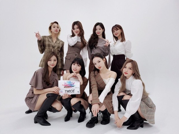 TWICE thắng Daesang mảng nghệ sĩ nhưng không được công nhận, netizen mỉa mai AAA 2020 trao giải Encore Of The Year còn hợp lý hơn! - Ảnh 6. TWICE thắng Daesang mảng nghệ sĩ nhưng không được công nhận, netizen mỉa mai AAA 2020 trao giải Encore Of The Year còn hợp lý hơn! - Ảnh 6.