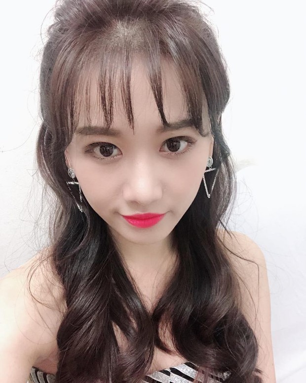 Không cái dại nào như cái dại cắt mái ẩu: Hương Giang, Đông Nhi,... cùng loạt sao nữ tự huỷ nhan sắc nhờ tóc mái phản chủ - Ảnh 5. Không cái dại nào như cái dại cắt mái ẩu: Hương Giang, Đông Nhi,... cùng loạt sao nữ tự huỷ nhan sắc nhờ tóc mái phản chủ - Ảnh 5.