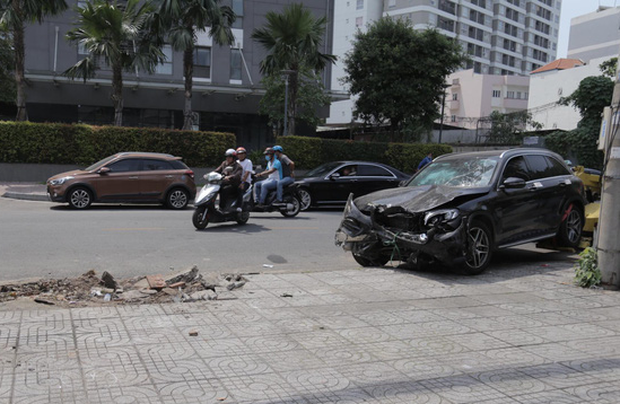 Ấn định ngày xét xử thanh niên phê ma túy lái Mercedes tông chết tài xế GrabBike, khiến nữ tiếp viên hàng không thương tật 79% - Ảnh 1.