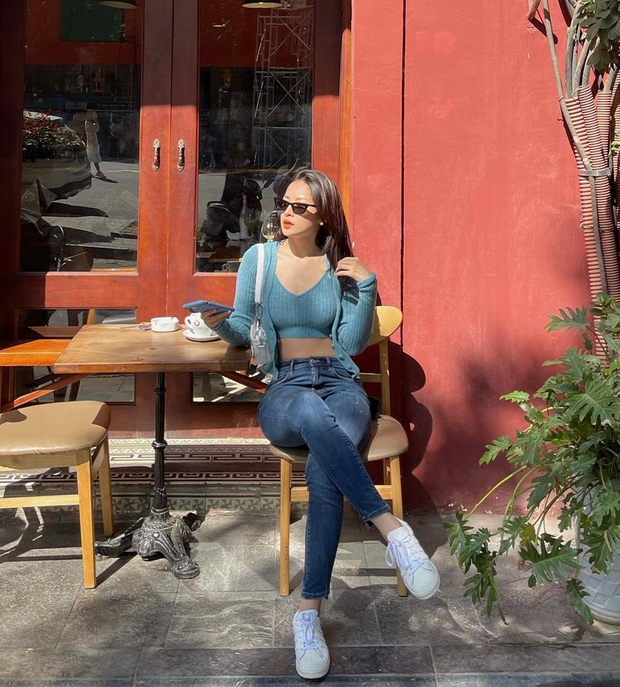 Instagram look của sao Việt tuần qua: Chi Pu “quẩy” skinny jeans ít ai mặc, Quỳnh Kool diện đồ lộ dây áo lót - Ảnh 1.