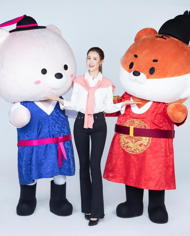 Nữ hoàng dao kéo Lee Da Hae lộ diện với gương mặt khác lạ, dấy lên nghi vấn nghiện dao kéo đến mức biến chứng - Ảnh 4.