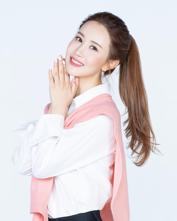 Nữ hoàng dao kéo Lee Da Hae lộ diện với gương mặt khác lạ, dấy lên nghi vấn nghiện dao kéo đến mức biến chứng - Ảnh 2.