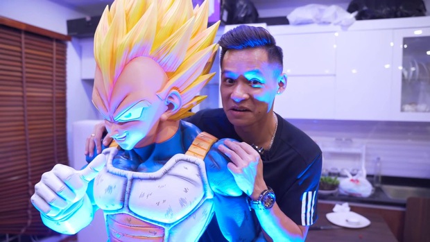 Khám phá dinh thự 7 tầng của Độ Mixi: Có thang máy và cả máy đếm tiền, phòng stream ngập mô hình đắt đỏ - Ảnh 8.