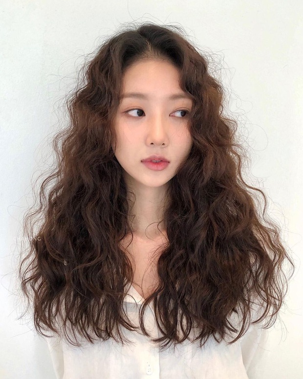 Thử nghiệm kiểu tóc xoăn hot năm nay, 3 cô nàng đơ người vì thà để lại tóc cũ còn đẹp hơn! - Ảnh 7. Thử nghiệm kiểu tóc xoăn hot năm nay, 3 cô nàng đơ người vì thà để lại tóc cũ còn đẹp hơn! - Ảnh 7.