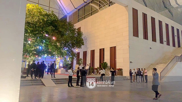 Cập nhật đám cưới Tường San: Quân đoàn Hoa hậu - Á hậu tụ họp, Tiểu Vy sexy miễn bàn, khoảnh khắc cha dẫn cô dâu lên lễ đường gây xúc động - Ảnh 10.