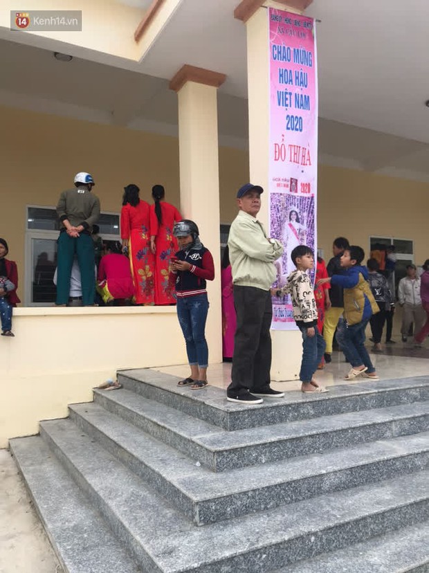 Bà hàng xóm đi nhiều chuyện với láng giềng của Đỗ Thị Hà: Ối giời ơi làng có cô Hoa hậu mà mát lòng, đời người không có lần 2 đâu! - Ảnh 12. Bà hàng xóm đi nhiều chuyện với láng giềng của Đỗ Thị Hà: Ối giời ơi làng có cô Hoa hậu mà mát lòng, đời người không có lần 2 đâu! - Ảnh 12.