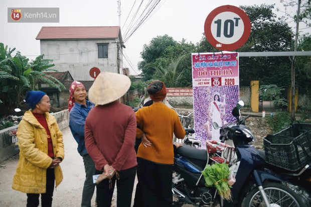 Bà hàng xóm đi nhiều chuyện với láng giềng của Đỗ Thị Hà: Ối giời ơi làng có cô Hoa hậu mà mát lòng, đời người không có lần 2 đâu! - Ảnh 2. Bà hàng xóm đi nhiều chuyện với láng giềng của Đỗ Thị Hà: Ối giời ơi làng có cô Hoa hậu mà mát lòng, đời người không có lần 2 đâu! - Ảnh 2.