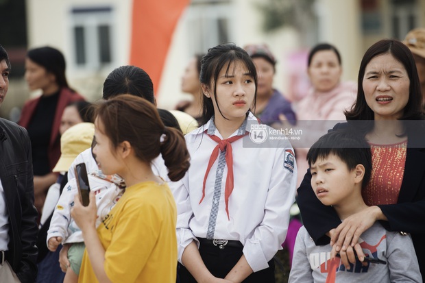 Nữ sinh cấp 2 chiếm spotlight trong ngày đón Hoa hậu Đỗ Thị Hà về quê, hạt giống nhan sắc đây rồi! - Ảnh 3.