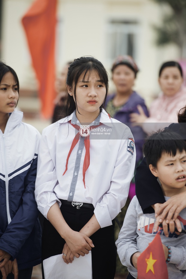Nữ sinh cấp 2 chiếm spotlight trong ngày đón Hoa hậu Đỗ Thị Hà về quê, hạt giống nhan sắc đây rồi! - Ảnh 2.