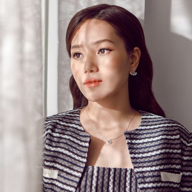 Thuỳ Chi và màn chào sân chính thức tại Vpop: Nước cờ dù muộn nhưng vẫn đầy sự khôn ngoan - Ảnh 5. Thuỳ Chi và màn chào sân chính thức tại Vpop: Nước cờ dù muộn nhưng vẫn đầy sự khôn ngoan - Ảnh 5.