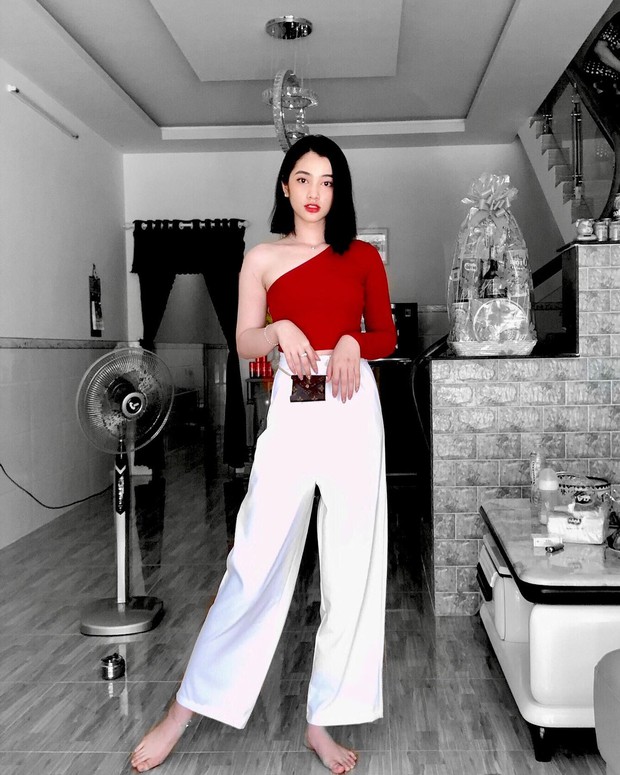 Cẩm Đan - nhan sắc gây tiếc nuối nhất HHVN 2020: Khuôn mặt cực ăn hình, ngoài đời chuyên dùng chiêu mặc quần ngang rốn để hack chân thêm dài - Ảnh 12. Cẩm Đan - nhan sắc gây tiếc nuối nhất HHVN 2020: Khuôn mặt cực ăn hình, ngoài đời chuyên dùng chiêu mặc quần ngang rốn để hack chân thêm dài - Ảnh 12.
