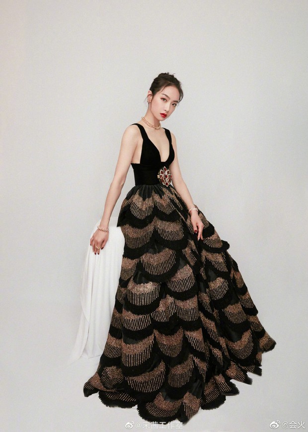 Từng bị chê bai body thậm thệ khi thành Nữ thần Kim Ưng, Victoria giờ khiến Cnet “quay xe” với ảnh bóng lưng sexy ngút ngàn - Ảnh 3.