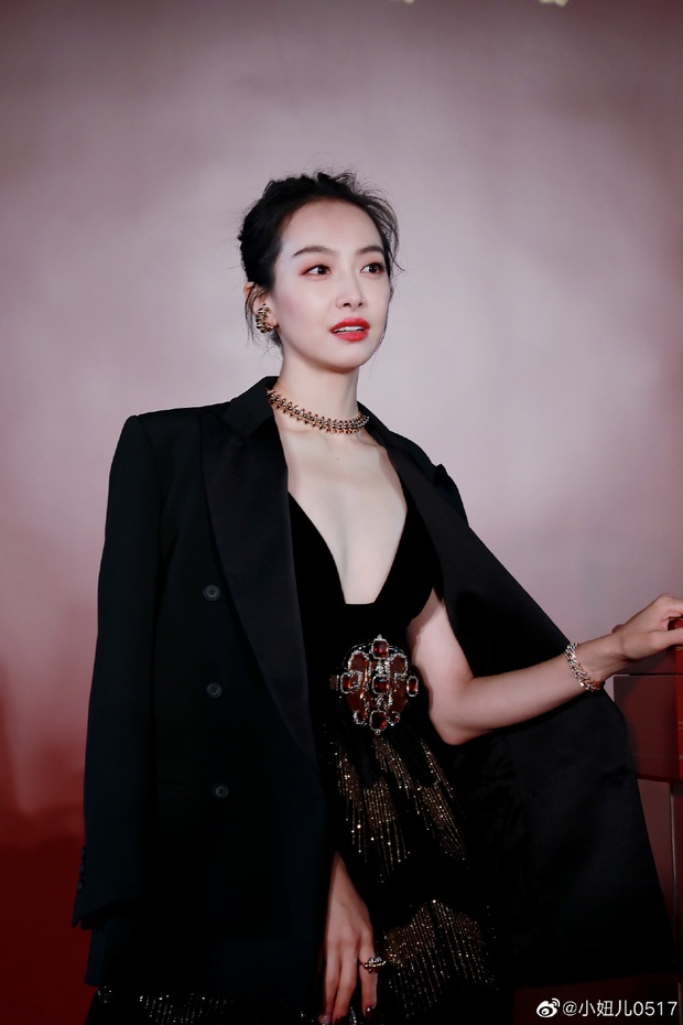 Từng bị chê bai body thậm thệ khi thành Nữ thần Kim Ưng, Victoria giờ khiến Cnet “quay xe” với ảnh bóng lưng sexy ngút ngàn - Ảnh 11.