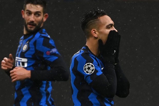 Inter Milan bị loại tức anh ách vì tình huống đứng vị trí hết sức vô duyên của nghệ sĩ hài Lukaku - Ảnh 2. Inter Milan bị loại tức anh ách vì tình huống đứng vị trí hết sức vô duyên của nghệ sĩ hài Lukaku - Ảnh 2.