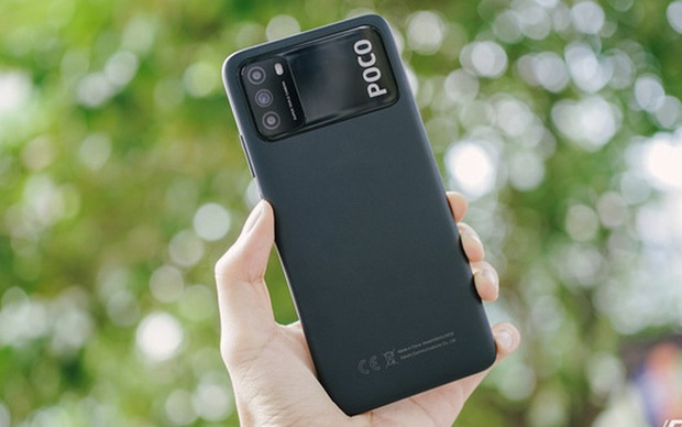 Trên tay POCO M3: Chỉ hơn 3 triệu đồng đã có mặt lưng giả da, loa kép, camera 48MP, pin khủng 6.000mAh - Ảnh 1.