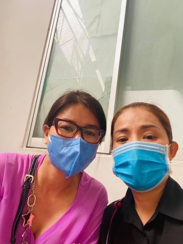 Buổi tiễn đưa NS Chí Tài trước khi sang Mỹ: NS Việt Hương bàng hoàng đến nhà tang lễ, nhiều đồng nghiệp không được vào viếng - Ảnh 4.