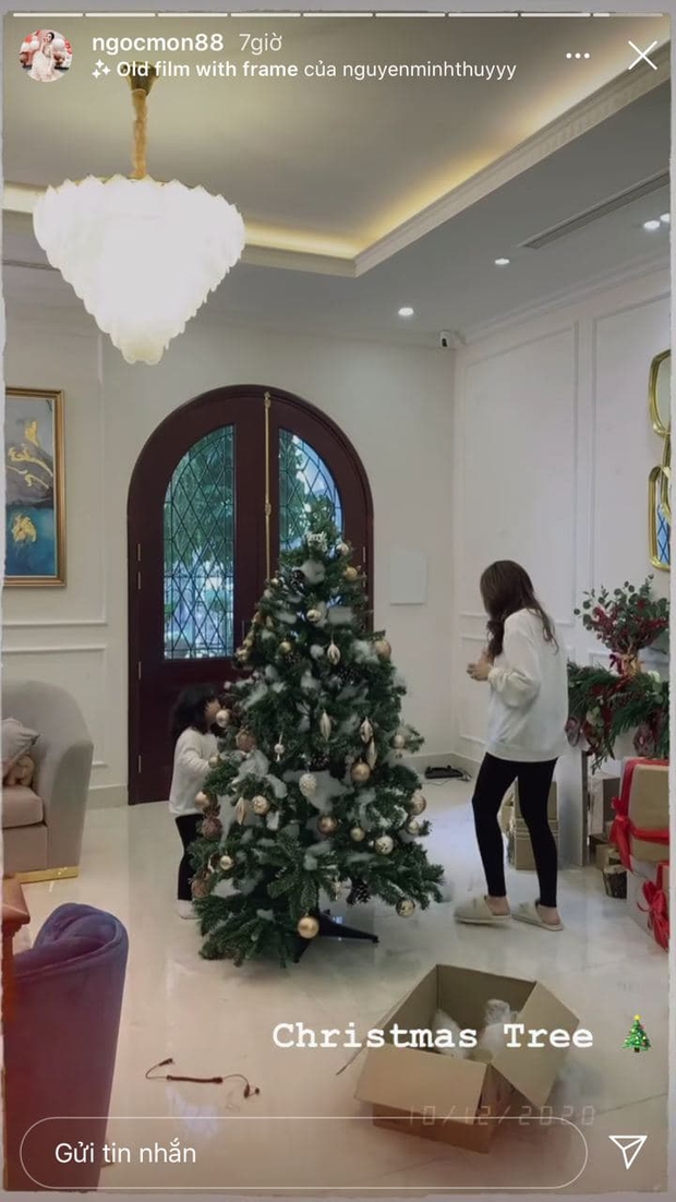 Hội nhà giàu khoe cây thông to đùng vật vã, nổi bật trên không gian sống sang chảnh thấy mà mê - Ảnh 9. Hội nhà giàu khoe cây thông to đùng vật vã, nổi bật trên không gian sống sang chảnh thấy mà mê - Ảnh 9.