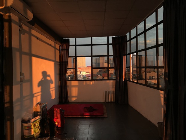 Căn phòng 20m2 đẹp như phim chỉ hết 5 triệu tiền decor, gia chủ còn chăm đổi concept theo mùa - Ảnh 2.