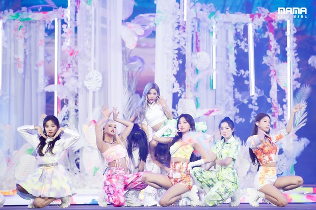 Drama: Dispatch vạch trần BTC MAMA 2020 bắt nghệ sĩ diễn ở studio bụi bặm như công trường, idol bị đối xử chẳng khác gì đạo cụ - Ảnh 1. Drama: Dispatch vạch trần BTC MAMA 2020 bắt nghệ sĩ diễn ở studio bụi bặm như công trường, idol bị đối xử chẳng khác gì đạo cụ - Ảnh 1.