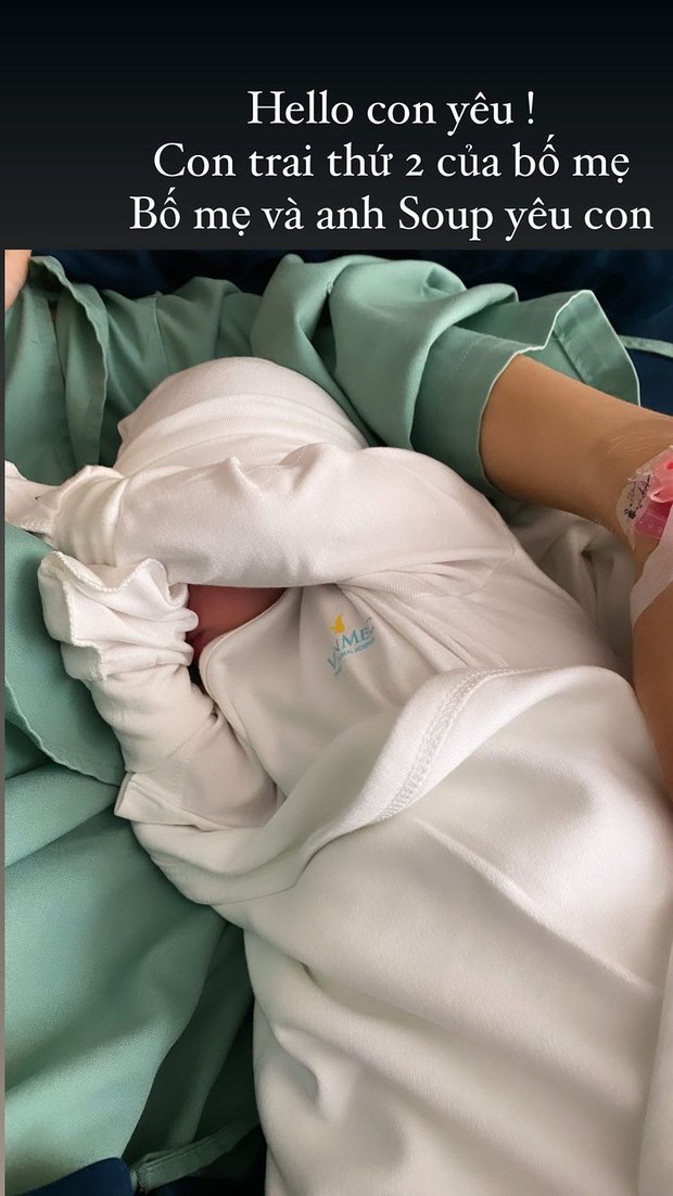 Ca nương Kiều Anh chính thức hạ sinh quý tử lần 2, pha đánh úp bất ngờ nhất trên MXH ngày hôm nay - Ảnh 1. Ca nương Kiều Anh chính thức hạ sinh quý tử lần 2, pha đánh úp bất ngờ nhất trên MXH ngày hôm nay - Ảnh 1.
