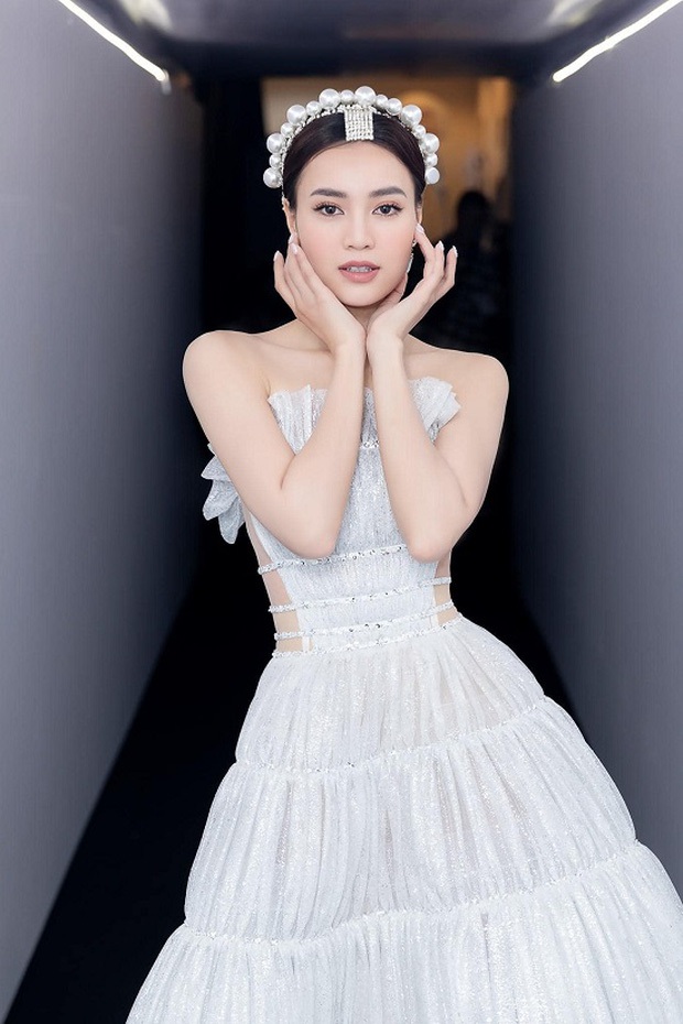 Drama nối tiếp drama: Váy của Ninh Dương Lan Ngọc lại bị tố nhái y chang mẫu Lý Thuần mặc từ tận 2017 - Ảnh 3. Drama nối tiếp drama: Váy của Ninh Dương Lan Ngọc lại bị tố nhái y chang mẫu Lý Thuần mặc từ tận 2017 - Ảnh 3.