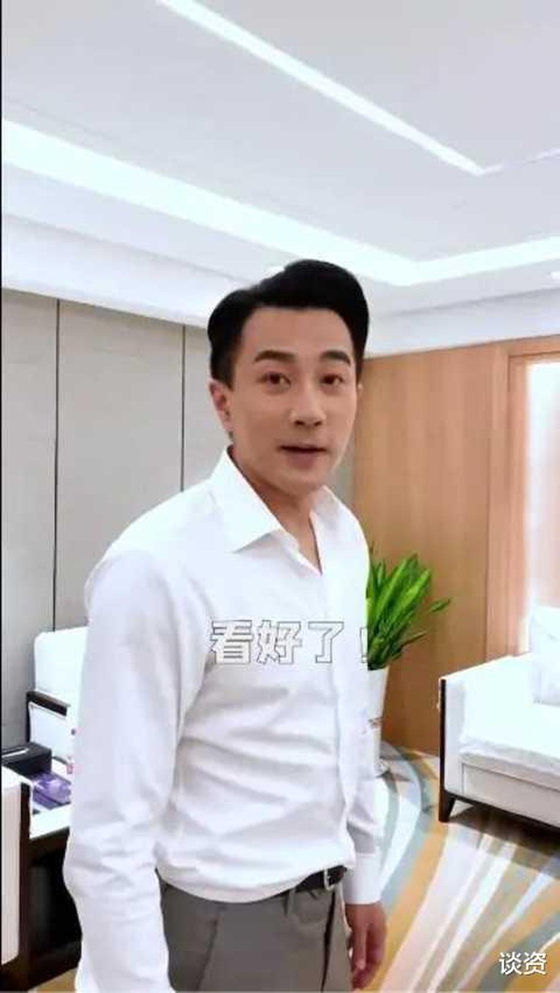 Ly hôn Dương Mịch, ngoại hình của Lưu Khải Uy xuống dốc không phanh, bị so sánh như ông chú trung niên - Ảnh 2. Ly hôn Dương Mịch, ngoại hình của Lưu Khải Uy xuống dốc không phanh, bị so sánh như ông chú trung niên - Ảnh 2.