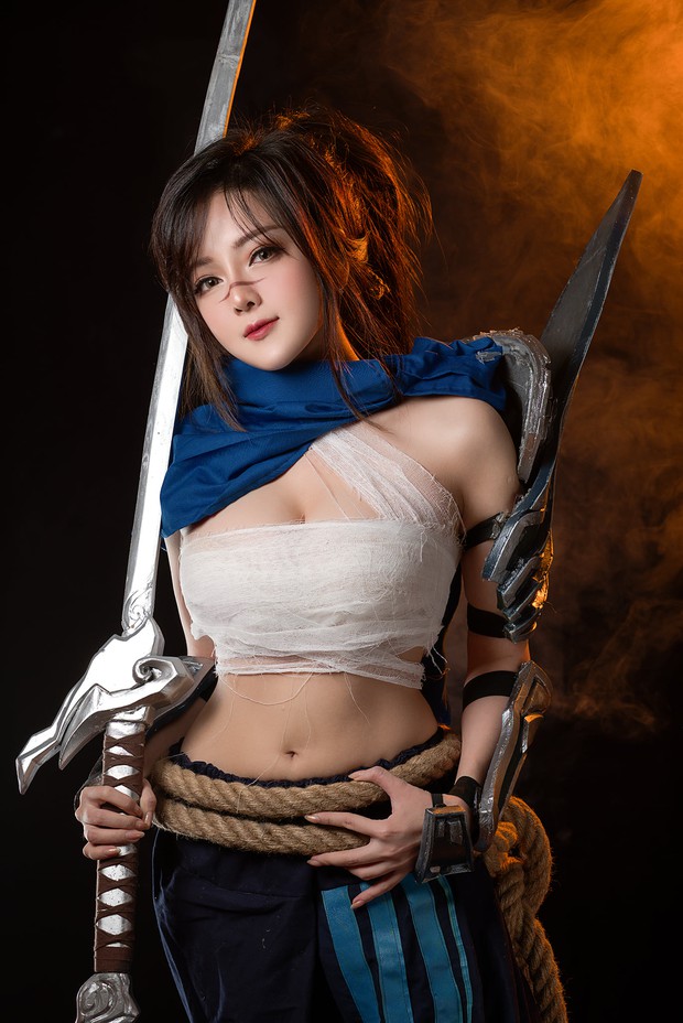 Chiêm ngưỡng những bộ ảnh cosplay bắt mắt của Trang Đỗ Bít Tết, nàng coser cực kỳ gợi cảm với vòng một khủng - Ảnh 1. Chiêm ngưỡng những bộ ảnh cosplay bắt mắt của Trang Đỗ Bít Tết, nàng coser cực kỳ gợi cảm với vòng một khủng - Ảnh 1.