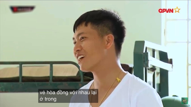 Phản ứng siêu cute của Mũi trưởng Việt Long khi bị Hậu Hoàng cho vào danh sách chị em, dân tình xúi yêu luôn đi! - Ảnh 3.