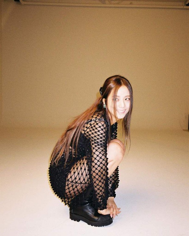 Đụng áo Dior: Châu Bùi lên đồ gắt khoe vòng 1 ngồn ngộn, nhìn sang Jisoo thấy một đẳng cấp khác - Ảnh 5.