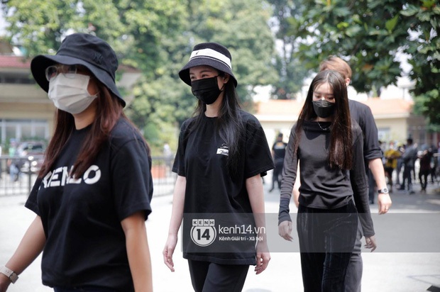 Dàn sao Việt đến tang lễ đưa tiễn NS Chí Tài: Ngọc Lan từ sân bay chạy về, Trấn Thành - Karik lặng lẽ đến vào phút cuối - Ảnh 31. Dàn sao Việt đến tang lễ đưa tiễn NS Chí Tài: Ngọc Lan từ sân bay chạy về, Trấn Thành - Karik lặng lẽ đến vào phút cuối - Ảnh 31.