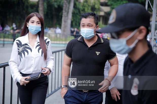 Dàn sao Việt đến tang lễ đưa tiễn NS Chí Tài: Ngọc Lan từ sân bay chạy về, Trấn Thành - Karik lặng lẽ đến vào phút cuối - Ảnh 34. Dàn sao Việt đến tang lễ đưa tiễn NS Chí Tài: Ngọc Lan từ sân bay chạy về, Trấn Thành - Karik lặng lẽ đến vào phút cuối - Ảnh 34.