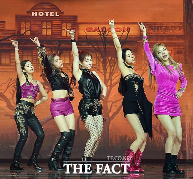 Mãi mới thấy JYP chịu đầu tư đồ mới cho ITZY dự lễ trao giải, nhưng lại là 1 màn cosplay BLACKPINK bản lỗi thế này? - Ảnh 6.