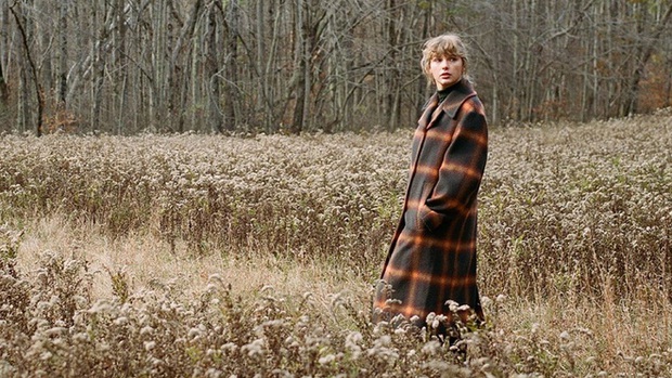 Album evermore mới được Taylor Swift hoàn thành vào tuần trước, người hâm mộ khen chê có đủ, đánh giá thế nào so với folklore? - Ảnh 10.