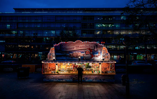 Quốc gia này từng được xem là hình mẫu chống dịch điển hình của cả châu Âu, và giờ hình mẫu ấy đang sụp đổ - Ảnh 5.