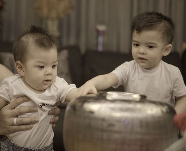 2 chị em nhà mỹ nhân đẹp nhất Philippines đi dự tiệc sinh nhật bạn, spotlight dồn hết vào quý tử đẹp trai cực phẩm - Ảnh 2.