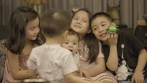 2 chị em nhà mỹ nhân đẹp nhất Philippines đi dự tiệc sinh nhật bạn, spotlight dồn hết vào quý tử đẹp trai cực phẩm - Ảnh 5.