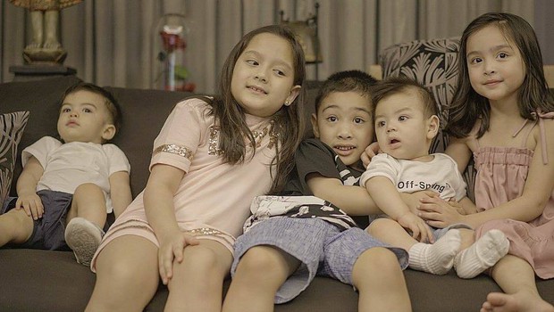 2 chị em nhà mỹ nhân đẹp nhất Philippines đi dự tiệc sinh nhật bạn, spotlight dồn hết vào quý tử đẹp trai cực phẩm - Ảnh 4.