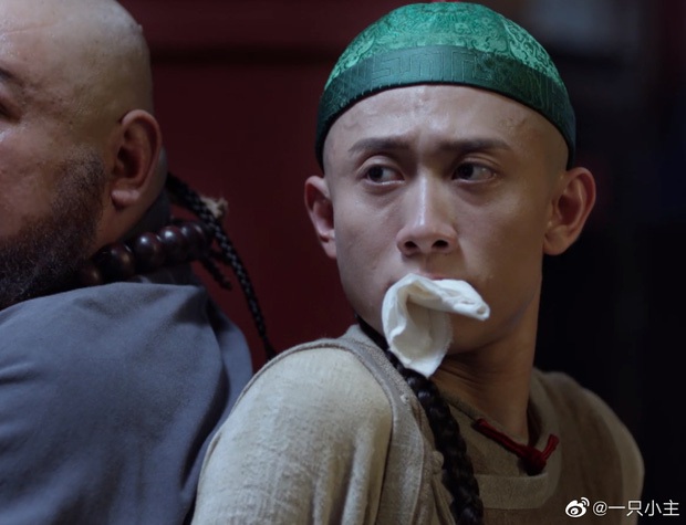 6 màn bắt cóc giả trân ở phim Trung: Cúc Tịnh Y ngậm bông trang điểm chưa hú hồn bằng khẩu trang của Dương Mịch - Ảnh 4.