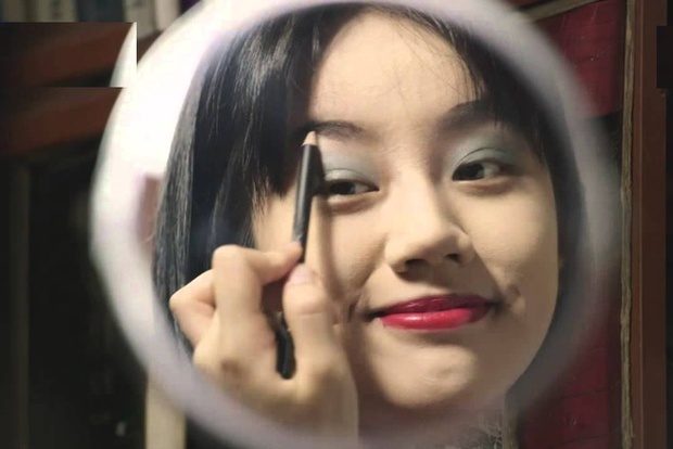 3 màn makeup đi vào lòng đất ở phim Hàn: Moon Ga Young y hệt cương thi vẫn chưa là gì so với chị đại Hwang Jung Eum - Ảnh 5.