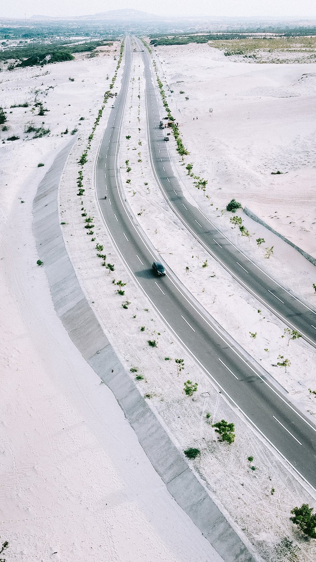 Bức ảnh chụp từ trên cao xuống tiểu sa mạc Sahara Bàu Trắng nhìn đỉnh như châu Âu khiến dân mạng xuýt xoa lập kèo check-in - Ảnh 9.