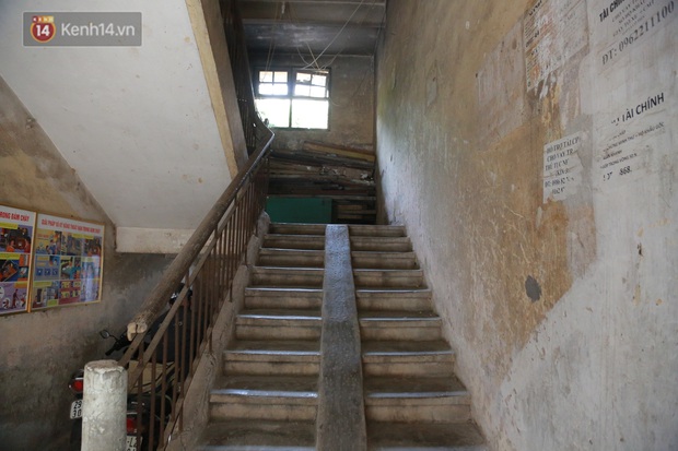 Ảnh: Cận cảnh khu tập thể ổ chuột, xập xệ chờ sập giữa lòng Hà Nội - Ảnh 6.