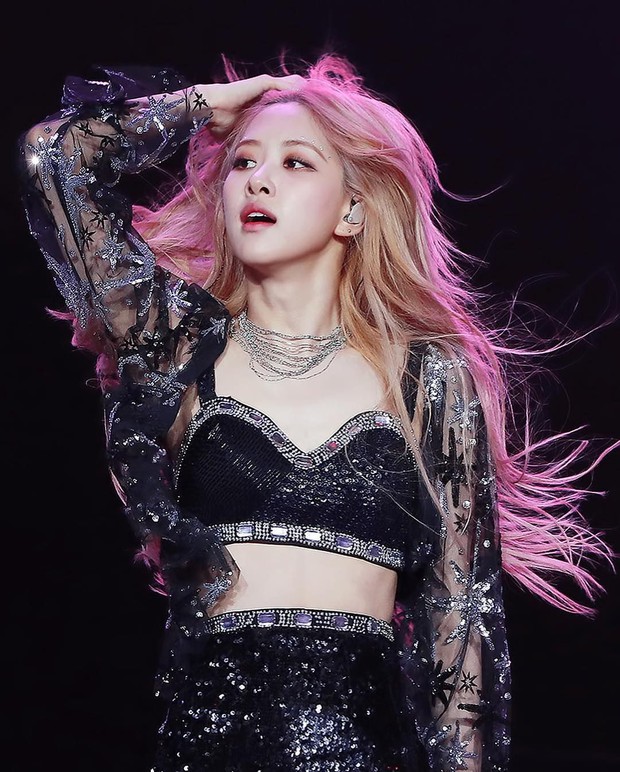 Gout thời trang ngày càng lên hương của Rosé (BLACKPINK): Sức hấp dẫn không lường trước được mỗi lần xuất hiện - Ảnh 4.