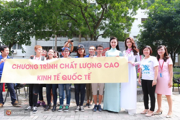 Đào lại khoảnh khắc về thăm trường sau đăng quang của HHVN: Thu Thảo, Kỳ Duyên được khen ngợi vì hành động tinh tế, Đỗ Hà gây tranh cãi - Ảnh 12.